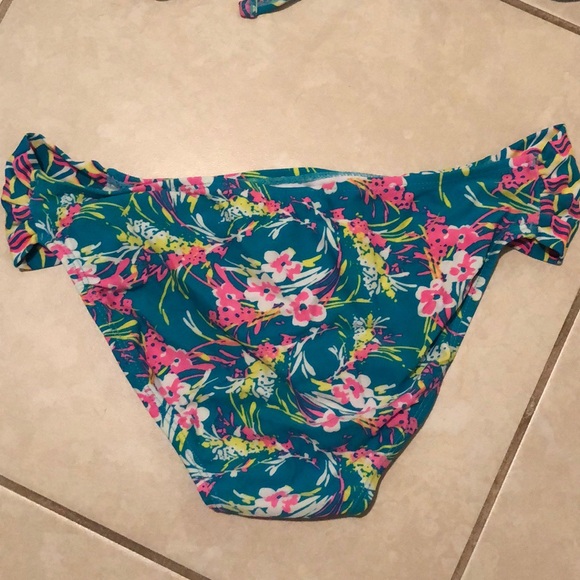 Bikini - Picture 3 of 5